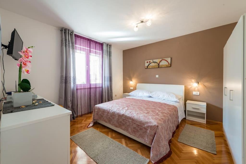 Apartmani Jelena Omiš Dış mekan fotoğraf